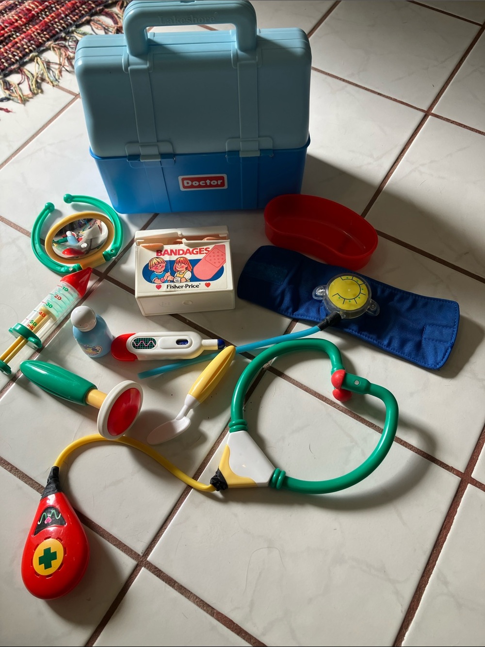 LAKESHORE/FISHER PRICE Pretend Play Doctor Kit